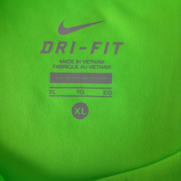 Nike Dri-FIT boys green long sleeve athletic top - Picture 8 of 8